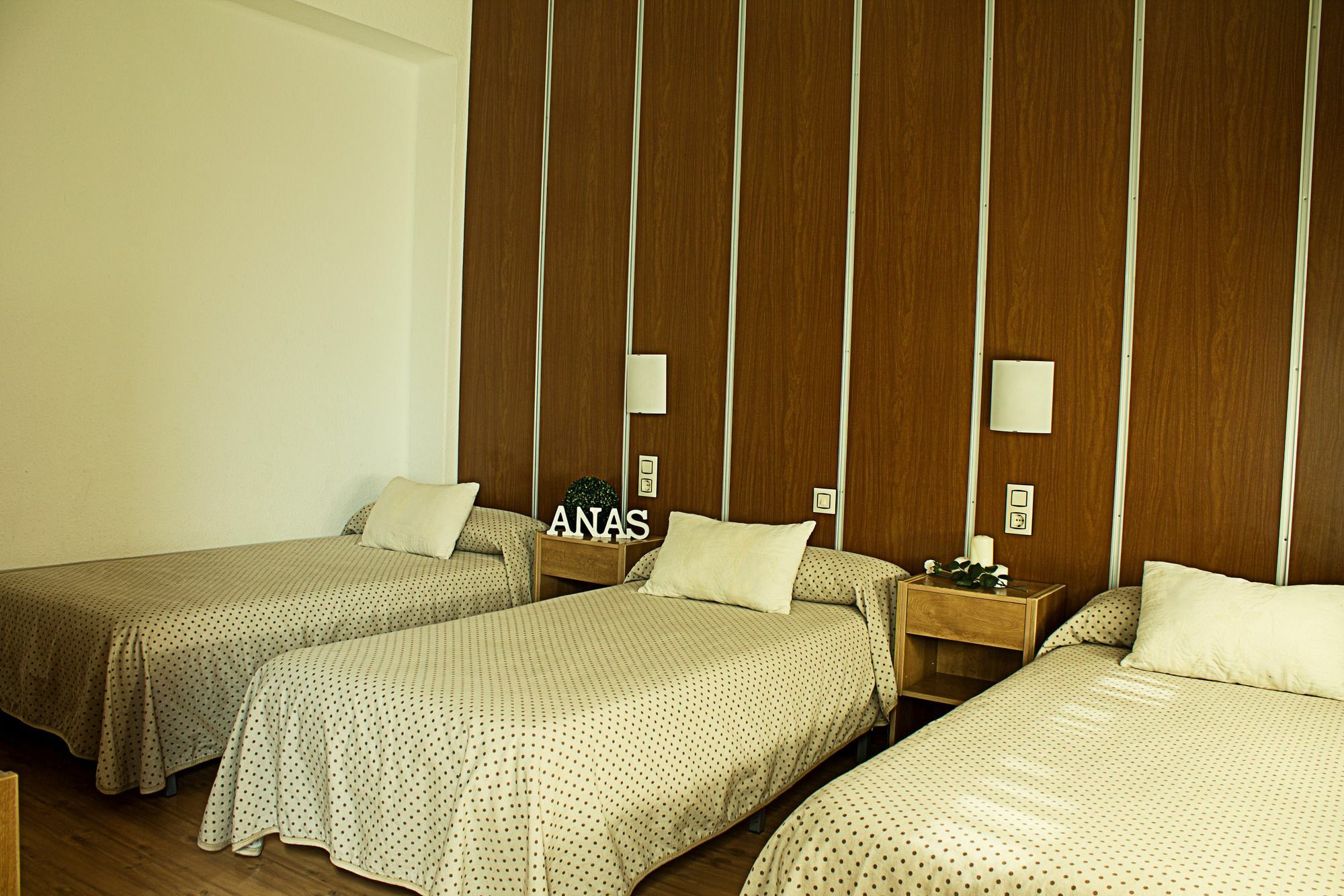 Hostal Anas Merida Exterior photo